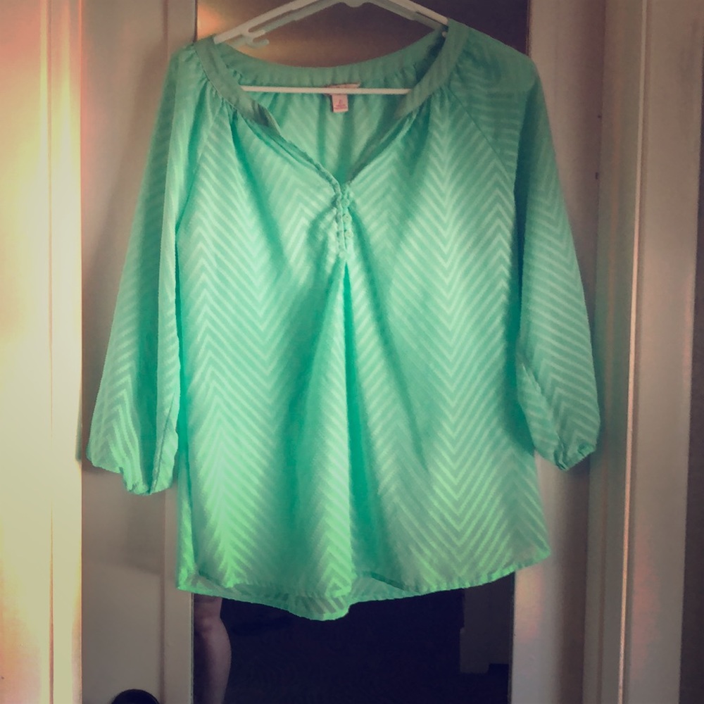 Cute mint green 3/4 shirt